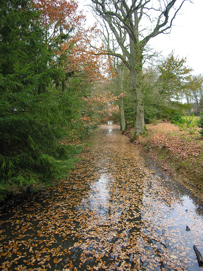 Canal à Fontaine-la-Guyon